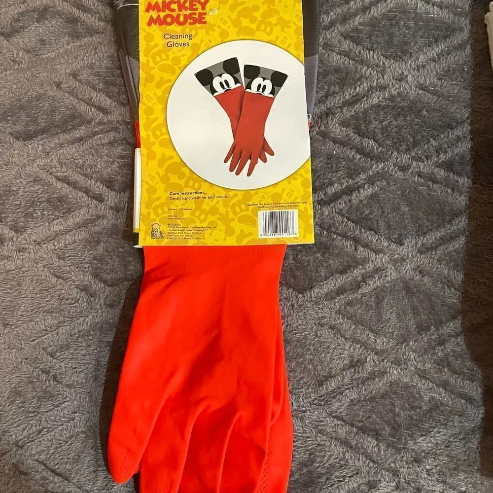 Disney set of Mickey towels, oven mitt & gloves